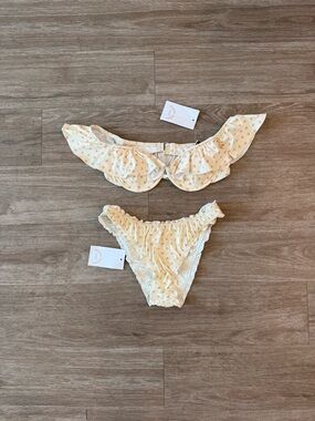 NWT Yellow Polka Dot Ruffle Bikini Set, Size Small